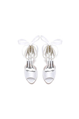 Chic White Satin Heels Featuring a Pearl-Embellished Bow