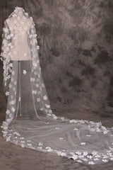 Cute Lace Flower Appliques One Tier Cut Edge Wedding Veil
