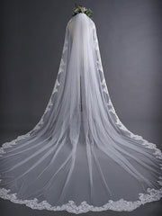 Spanish Vintage-Inspired Cathedral Mantilla Veil