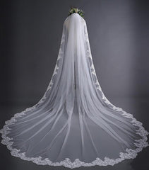 Spanish Vintage-Inspired Cathedral Mantilla Veil