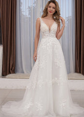 Appliqued Lace Appliques Sleeveless Beach Wedding Gowns with V-Neckline