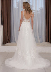 Appliqued Lace Appliques Sleeveless Beach Wedding Gowns with V-Neckline