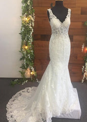 Beaded Lace Appliques V-Neck Sleeveless Mermaid Wedding Dresses