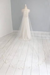 Gorgeous Lace Appliques Long Train Wedding Veil