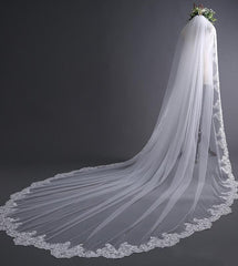 Spanish Vintage-Inspired Cathedral Mantilla Veil