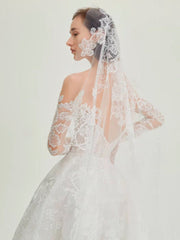 Delicated Lace Traditional Drop Veils Ivory Tulle & Lace Wedding Veil